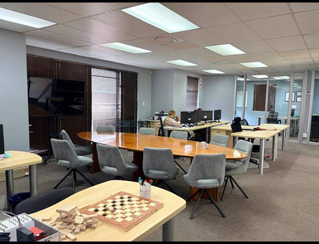 500M² OFFICE FOR SALE IN FOURWAYS